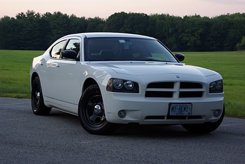 Anyone have Pics of a Charger with Black Rims